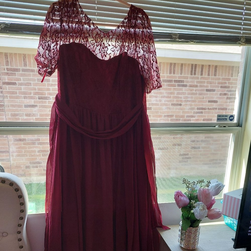 Size 16 18 womens plus flowing romantic  burgundy bridal bridesmaid dress